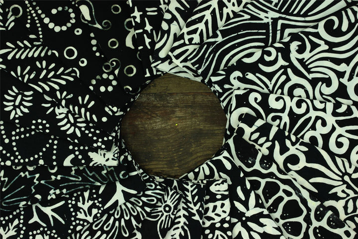 Fat Quarter - 20 Pieces of 19" x 20" Cotton Batik