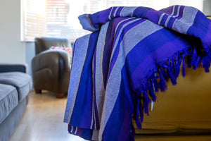 Couverture coton rayé bordure pompons - iris