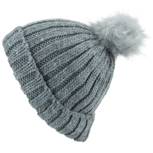 Chunky Knit Beanie Hat med Faux Fur Bobble - Grå
