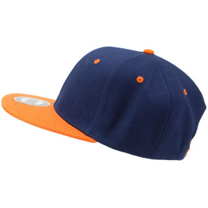 Snapback-Kappe mit kontrastierendem Schirm und flachem Schirm – Marineblau und Orange