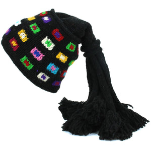 Bonnet à pompons en tricot de laine - carré noir