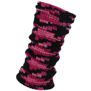 Grob gestrickte Beinstulpen aus Wolle – rosa Hahnentrittmuster