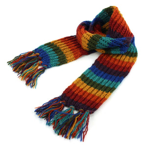 Écharpe en laine tricotée à la main - rayure arc-en-ciel foncé