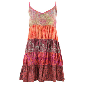 Stufenlanges Sommerkleid – gemischtes Batikrot