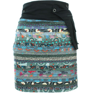 Vendbar knæ-længde nederdel med trykknapper - grå patch-strimler / spiralhave