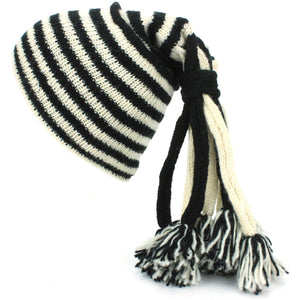Bonnet à pompons "fontaine" en tricot de laine - crème et noir