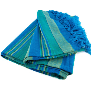 Stort bomuldsstribet tæppe med kvastkant - blågrøn