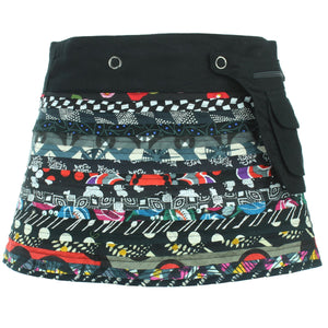 Vendbar Popper Wrap Mini-nederdel til børnestørrelse - Sorte Patch Strips / Kalejdoskop