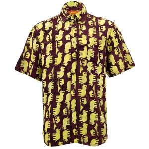 Kurzarmhemd mit normaler Passform – Elefantenherde – Kastanienbraun