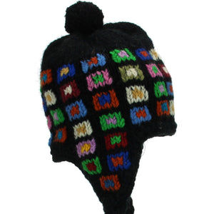 Bonnet à pompon en tricot de laine avec oreillettes - carré noir