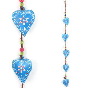 Hængende mobil dekorationsstreng af hjerter - blå - brun snor