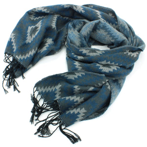 Weicher Schal mit Aztekenmuster – Blau und Grün
