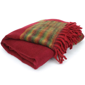 Tibetansk uldblanding sjaltæppe - rød med grøn og rød bagside