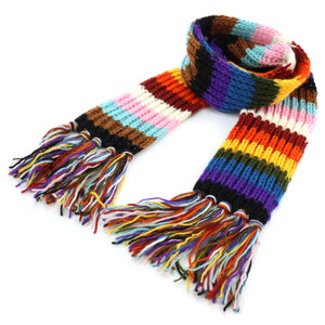 Écharpe en laine tricotée à la main - arc-en-ciel de progrès à rayures