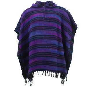 Quadratischer Poncho mit Kapuze – Lila und Schwarz