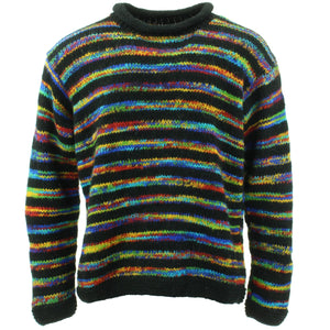 Grober Wollstrickpullover – gestreifter schwarzer Regenbogen-Space-Dye