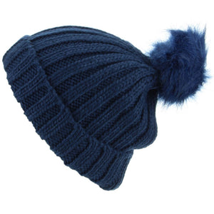 Chunky Knit Beanie Hat med Faux Fur Bobble - Navy