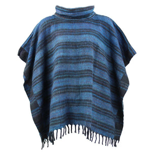 Quadratischer Poncho mit Kapuze – Blau und Schwarz