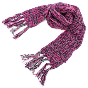 Langer, schmaler Strickschal aus Acrylwolle – rosa und lila