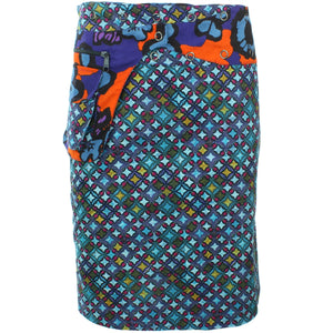 Vendbar knæ-længde nederdel med trykknapper - diamantblok / ikat-blomstret