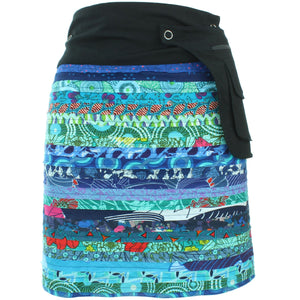 Vendbar knæ-længde nederdel med trykknapper - blå patchstrimler / diamantblok