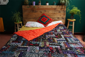 Håndlavet quiltet patchwork sengetæppe med batiktryk